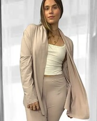Cardigan Bossa Preguistê: O Abraço de Elegância do seu Conjunto