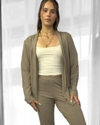 Cardigan Bossa Preguistê: O Abraço de Elegância do seu Conjunto