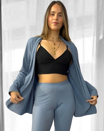 FotoCardigan Bossa Preguistê: O Abraço de Elegância do seu Conjunto