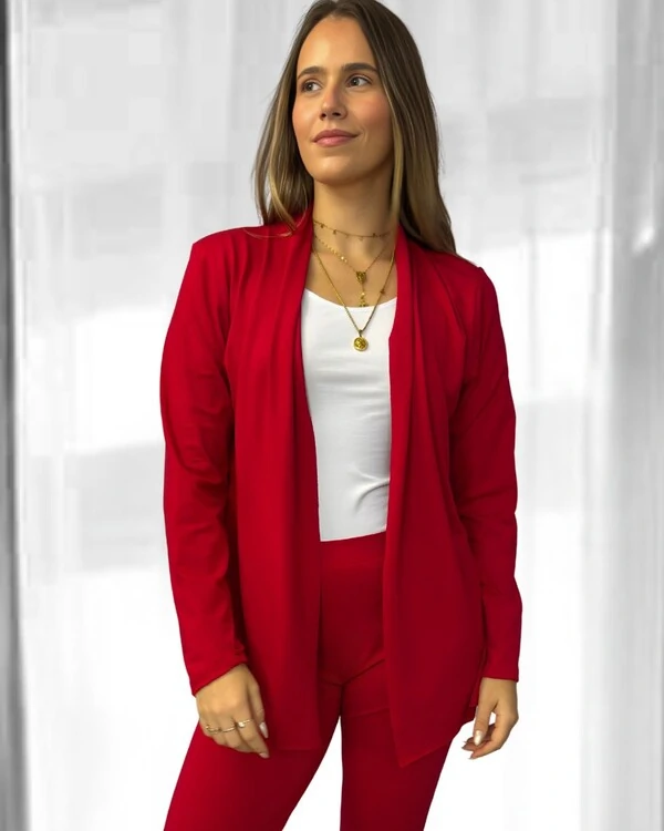 Cardigan Bossa Preguistê: O Abraço de Elegância do seu Conjunto