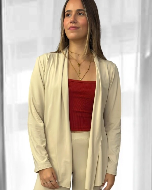 Cardigan Bossa Preguistê: O Abraço de Elegância do seu Conjunto
