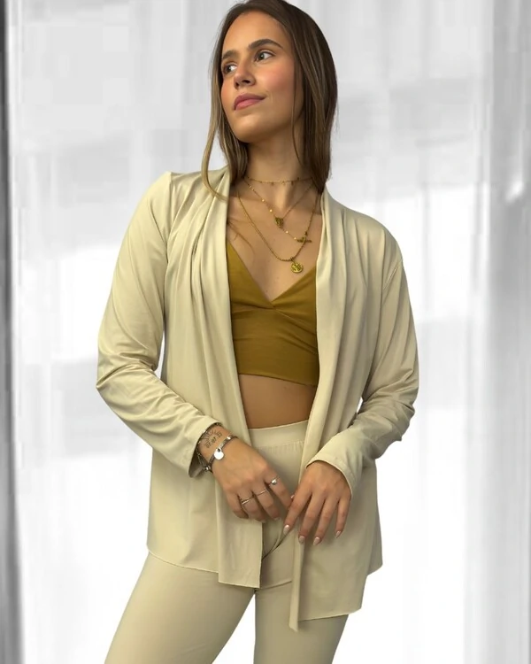 Cardigan Bossa Preguistê: O Abraço de Elegância do seu Conjunto