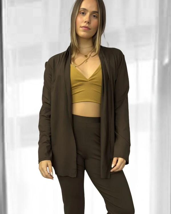 Cardigan Bossa Preguistê: O Abraço de Elegância do seu Conjunto