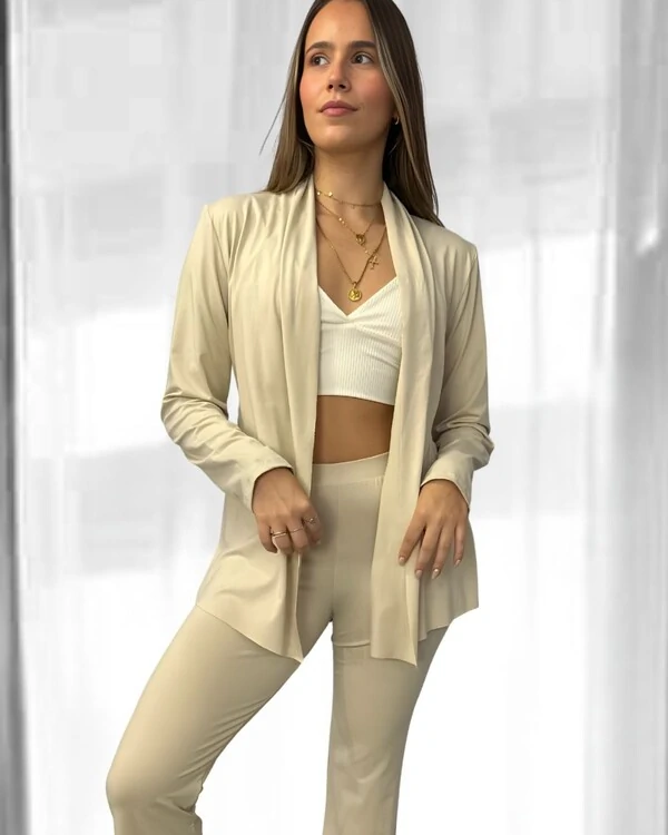 Cardigan Bossa Preguistê: O Abraço de Elegância do seu Conjunto