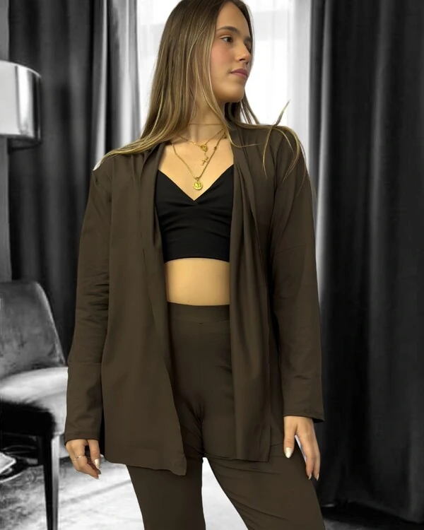 Cardigan Bossa Preguistê: O Abraço de Elegância do seu Conjunto