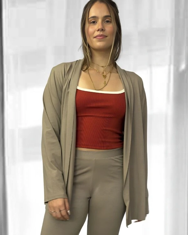 Cardigan Bossa Preguistê: O Abraço de Elegância do seu Conjunto