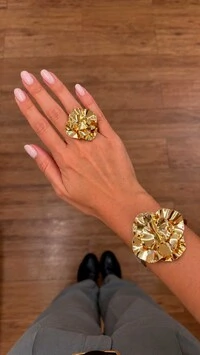 Anel Semijoia Essenza Regulável Flor Orgânica Dourado