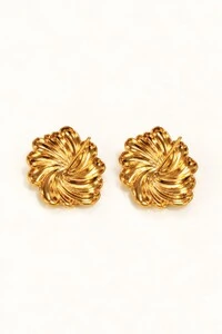 Brinco Semijoia Essenza Flor Plissada Dourado