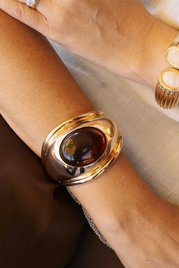 Bracelete Maxi Abaulado e Pedra Oval Dourado