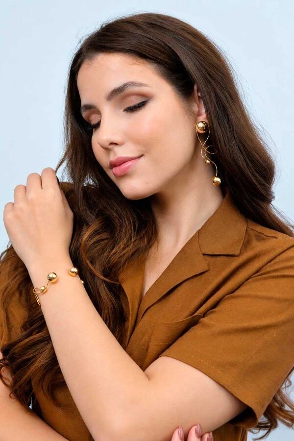 Bracelete Semijoia Essenza Assimétrico Esferas Dourado