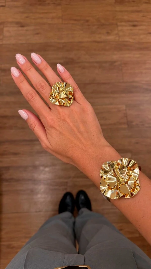 Anel Semijoia Essenza Regulável Flor Orgânica Dourado