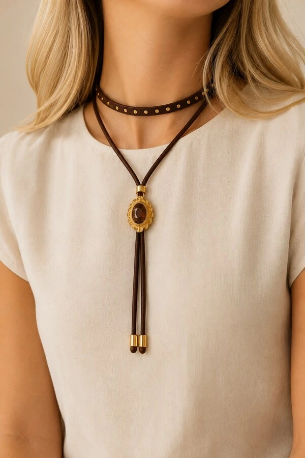 Colar Choker Duplo Eco-Couro Oval Dourado