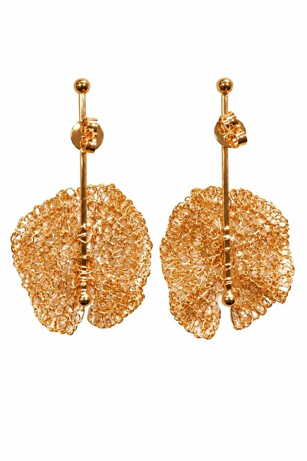 Brinco Semijoia Essenza Flor Artesanal Dourado