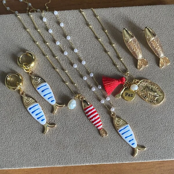 Colar Longo Sardinha Vermelha Pérola