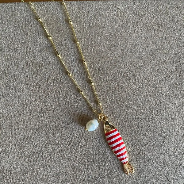 Colar Longo Sardinha Vermelha Pérola