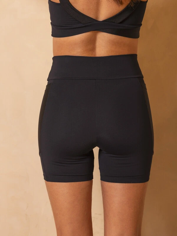 Shorts Blackout Vibe