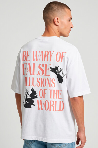 Foto Camiseta oversized branca False