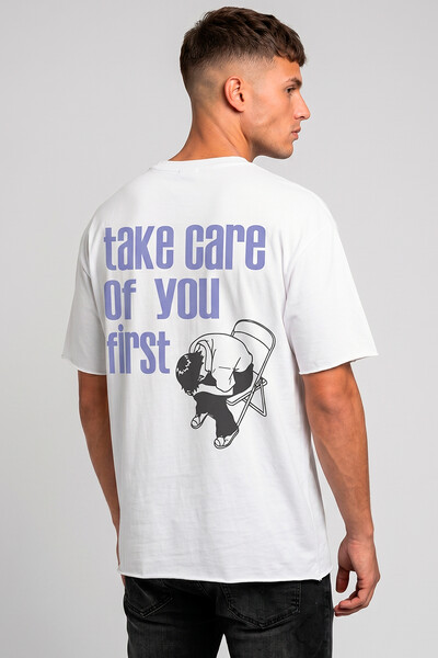 Foto Camiseta branca Take Care