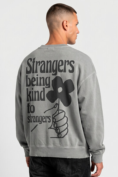 Foto Blusa oversized de moletom estonado cinza Being