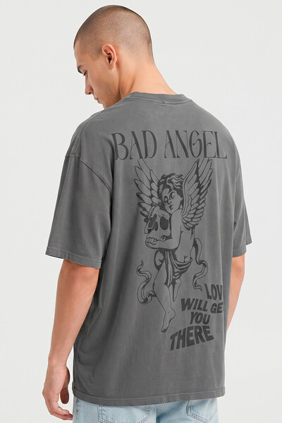 Foto Camiseta oversized estonada chumbo Bad Angel