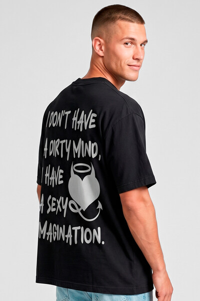 Foto Camiseta oversized preta Dirty Mind