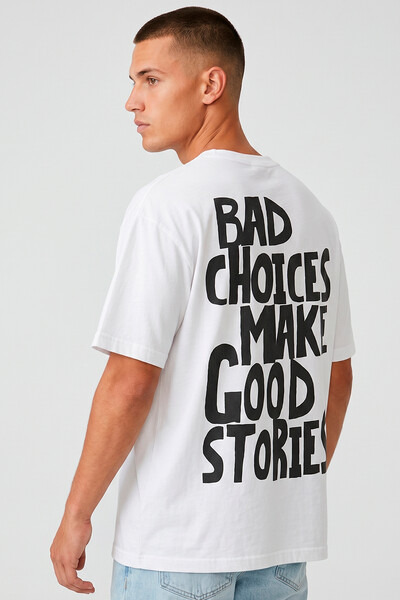 Foto Camiseta oversized branca Bad Choices