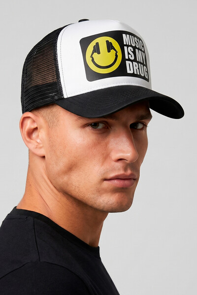 Foto Boné trucker retrô branco e preto Drug