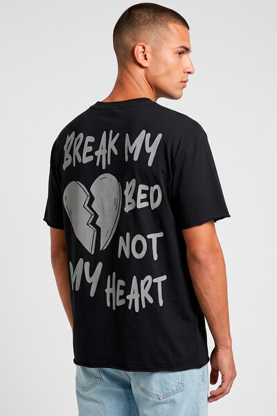 Foto Camiseta preta Break My Bed
