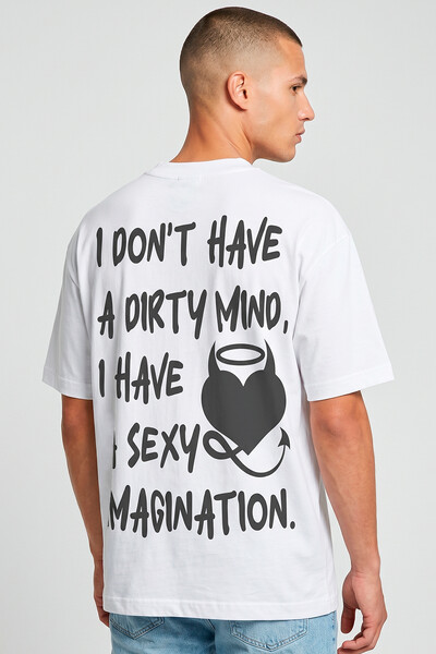 Foto Camiseta oversized branca Dirty Mind