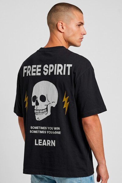 Foto Camiseta oversized preta Free (Branco e Amarelo)