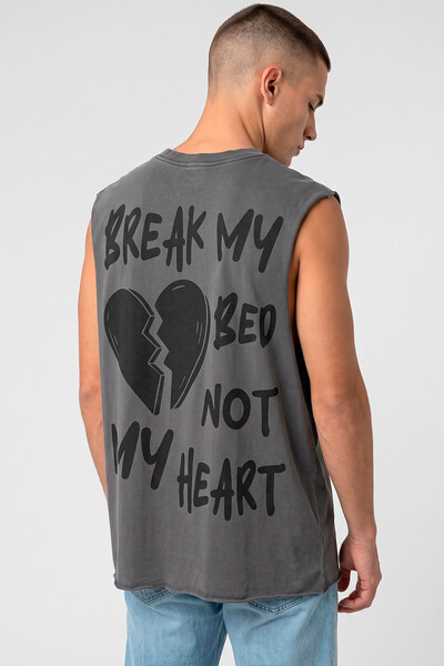 Foto Cut Regata estonada chumbo Break My Bed