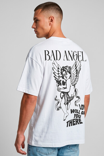 Foto Camiseta oversized branca Bad Angel