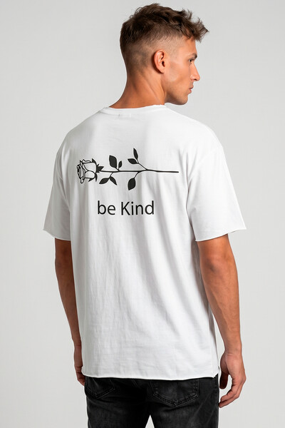 Foto Camiseta branca Be Kind