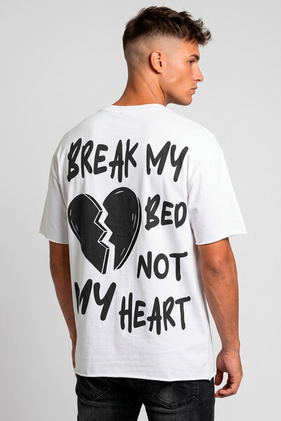 Foto Camiseta branca Break My Bed