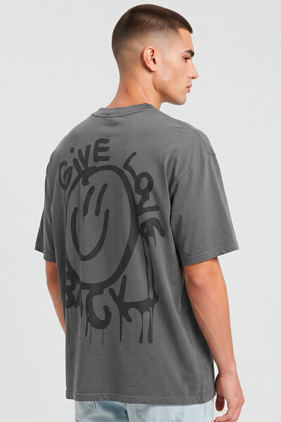 Foto Camiseta oversized estonada chumbo Give