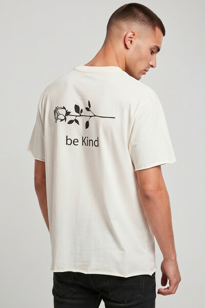 Foto Camiseta off white Be Kind
