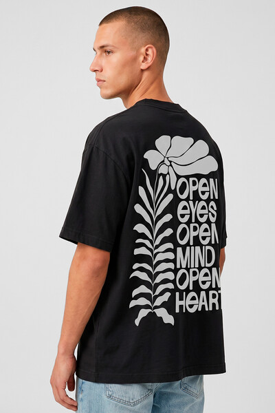 Foto Camiseta oversized preta Open Eyes