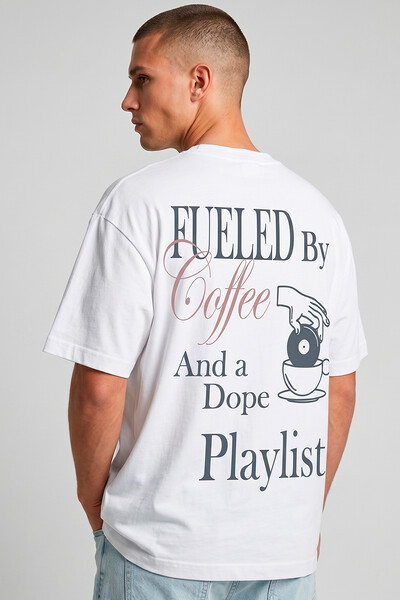 Foto Camiseta oversized branca Playlist