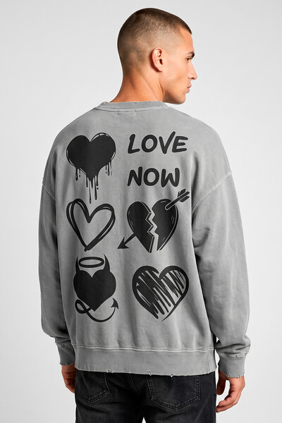 Foto Blusa oversized de moletom estonado cinza Love Now