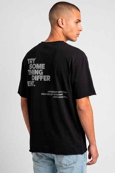 Foto Camiseta preta Try Some