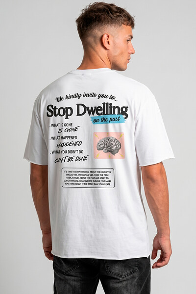 Foto Camiseta branca Stop Dwelling