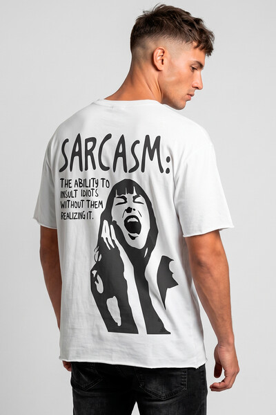 Foto Camiseta branca Sarcasm