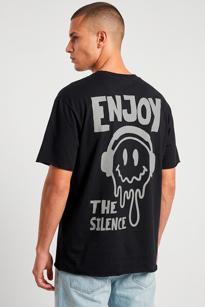 Foto Camiseta preta Enjoy