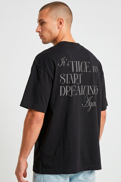 Foto Camiseta oversized preta Time