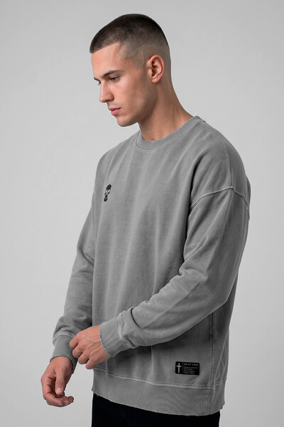 Foto Blusa oversized de moletom estonado cinza Skull