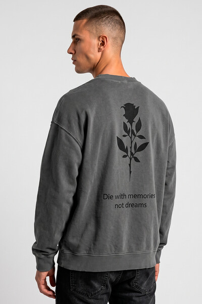 Foto Blusa oversized de moletom estonado chumbo Memories