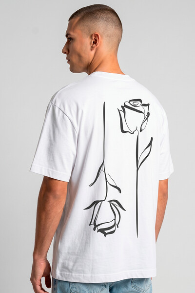 Foto Camiseta oversized branca Double Rose