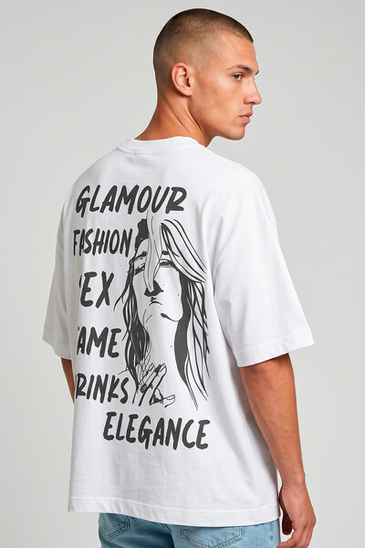 Foto Camiseta oversized branca Glamour