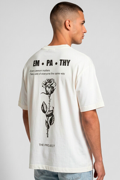 Foto Camiseta oversized off white Empathy