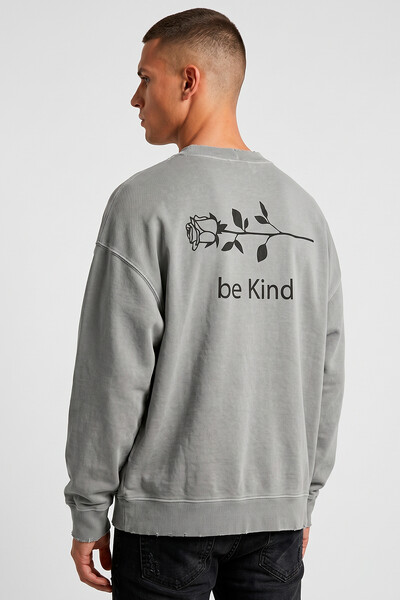 Foto Blusa oversized de moletom estonado cinza Be Kind